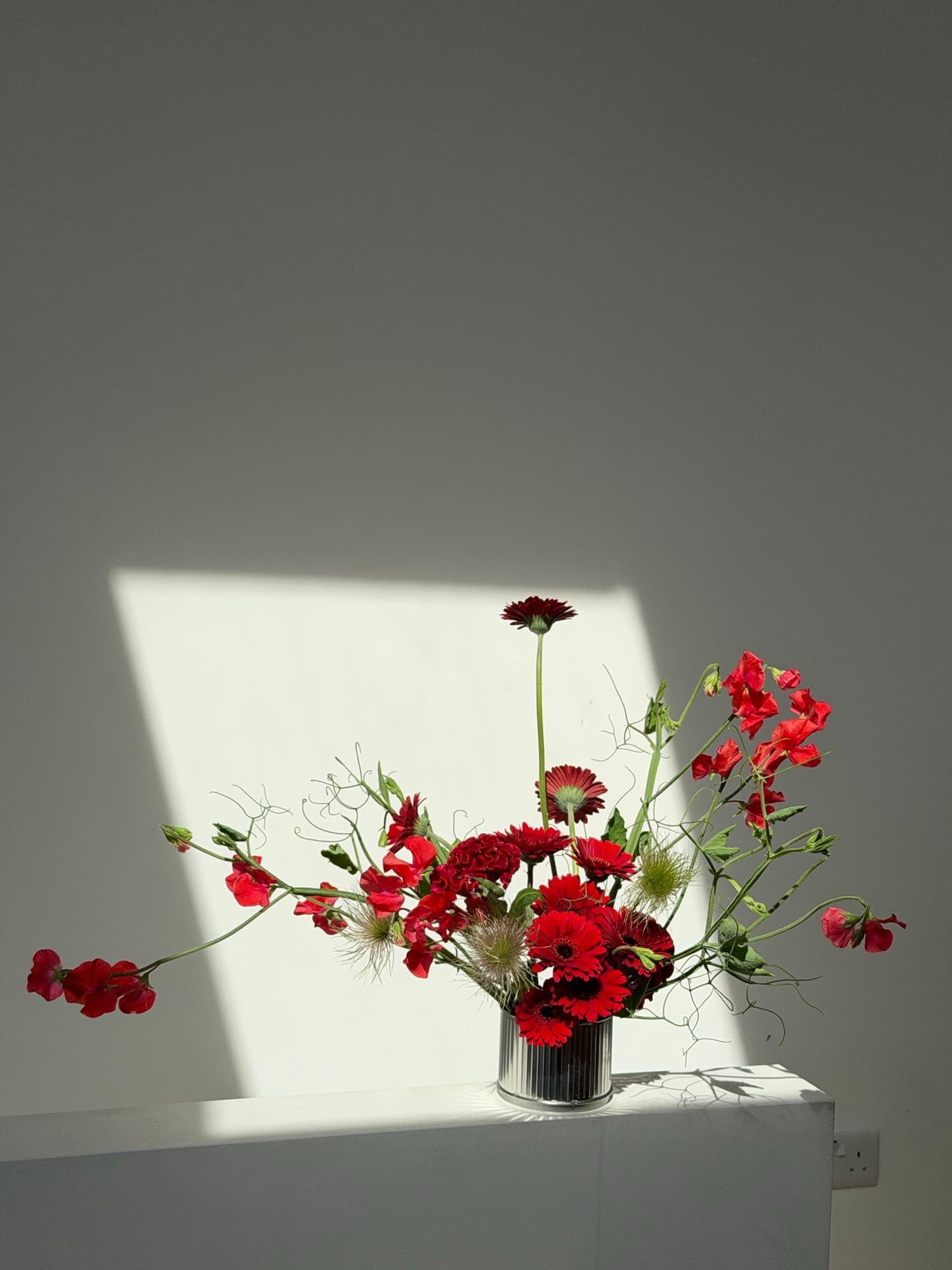 Bouquet photograph with a provisional identification of Gerbera