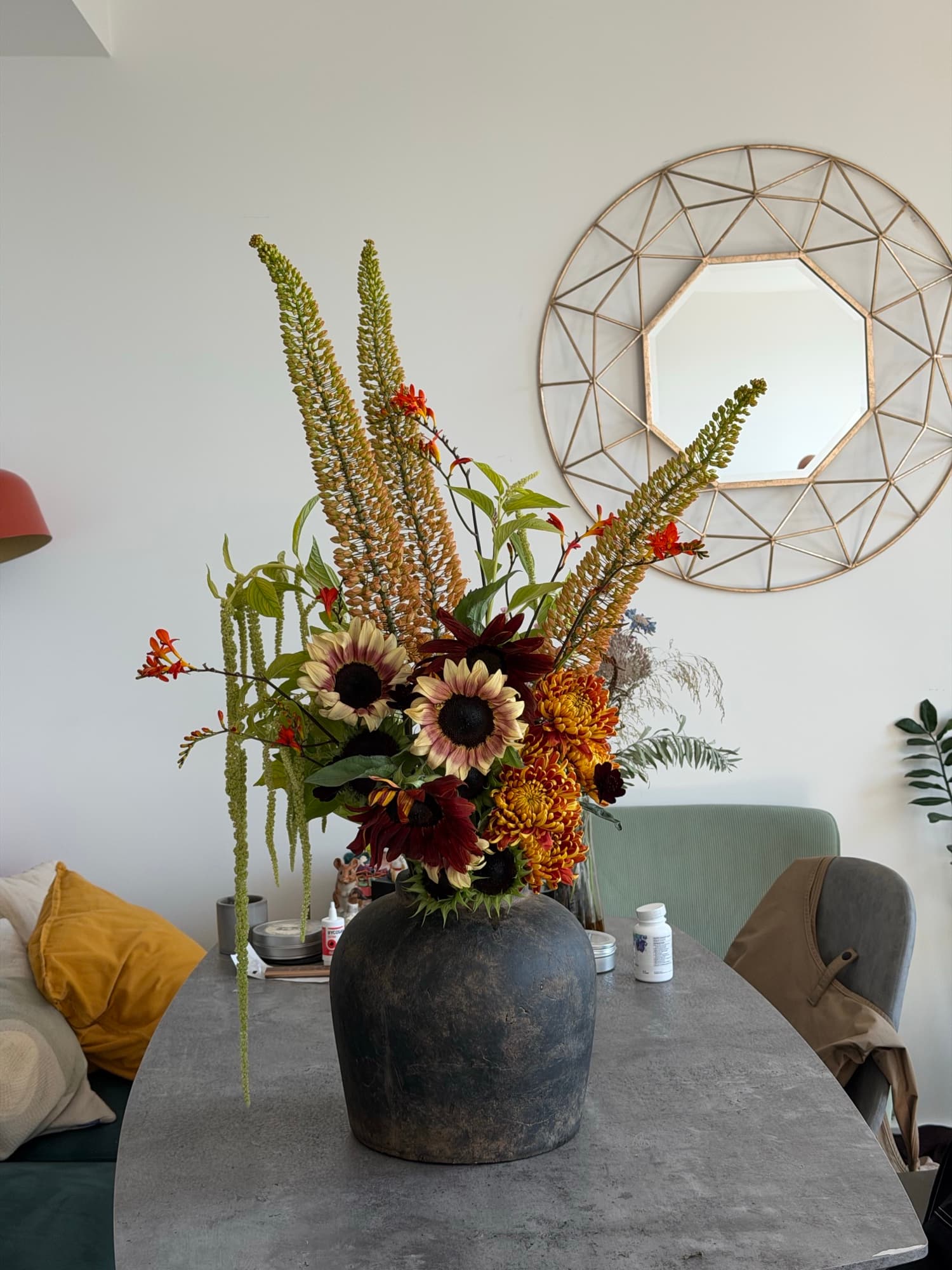 Bouquet photograph with a provisional identification of Chrysanthemum